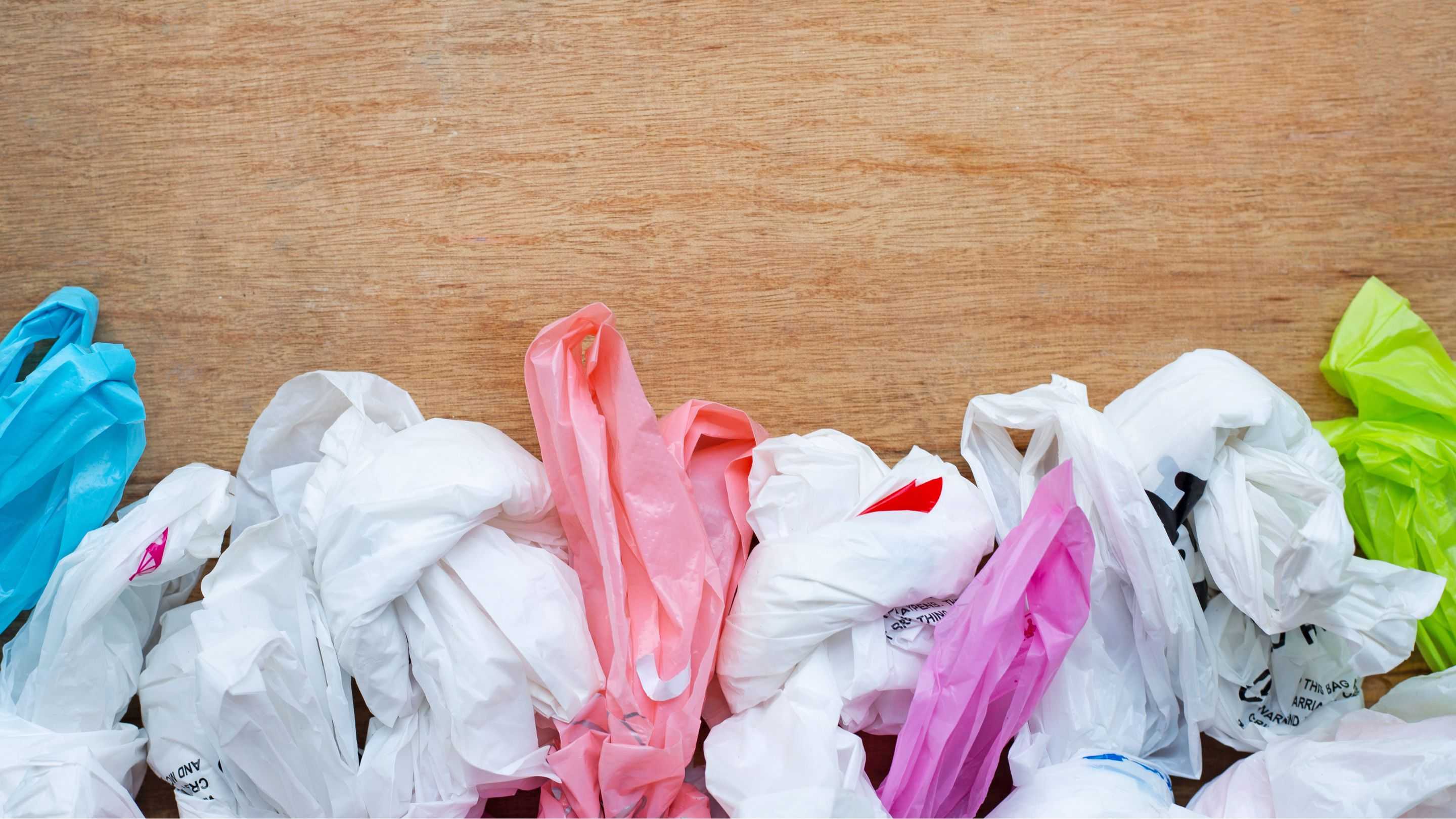 Jangan Dibuang, Kantong Plastik Bekas Bisa Jadi Barang Berguna